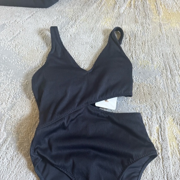 Fabletics One Piece black Swimsuit bathing suit Asymmetrical Cutout medium new - Picture 5 of 12